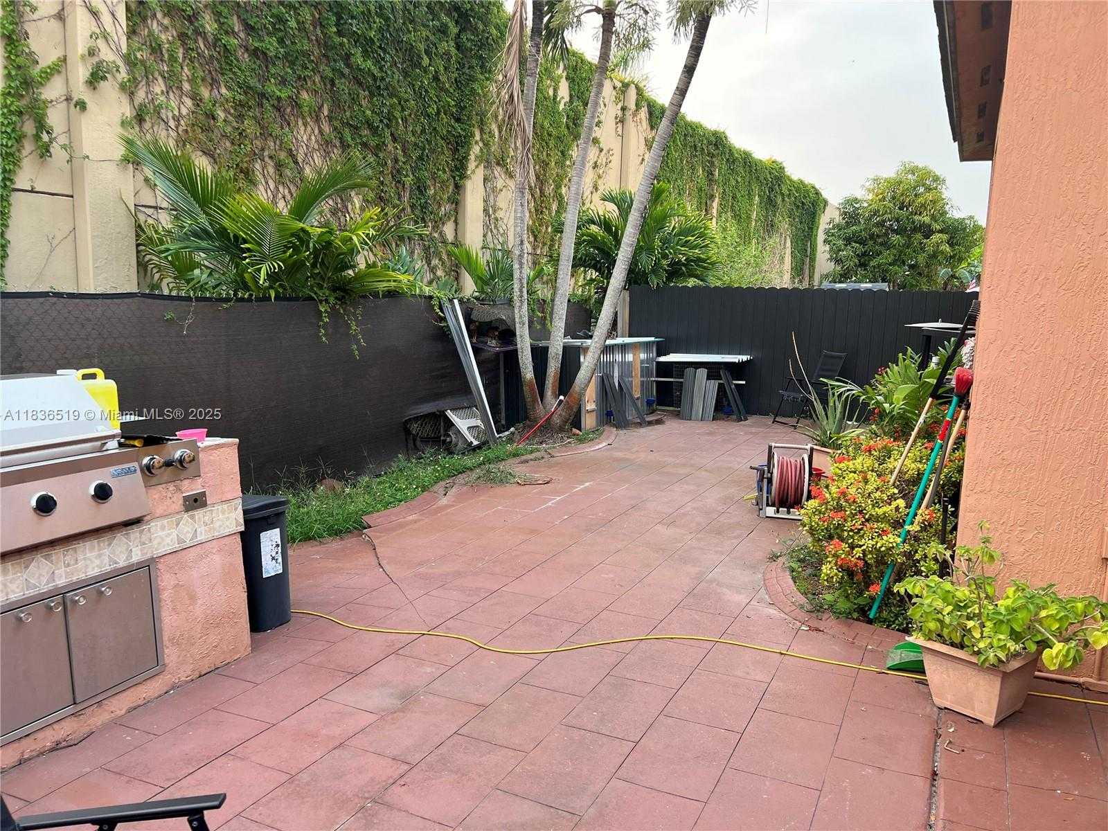Small Image of 18122 NORTH WEST 91ST CT, Hialeah Number 3