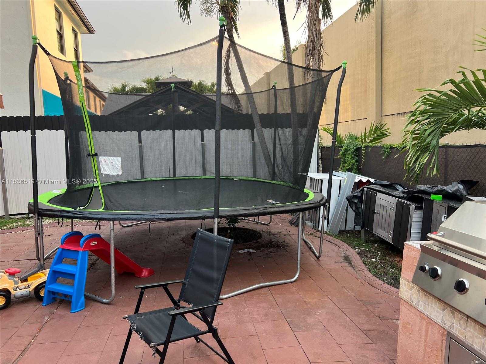 Small Image of 18122 NORTH WEST 91ST CT, Hialeah Number 4