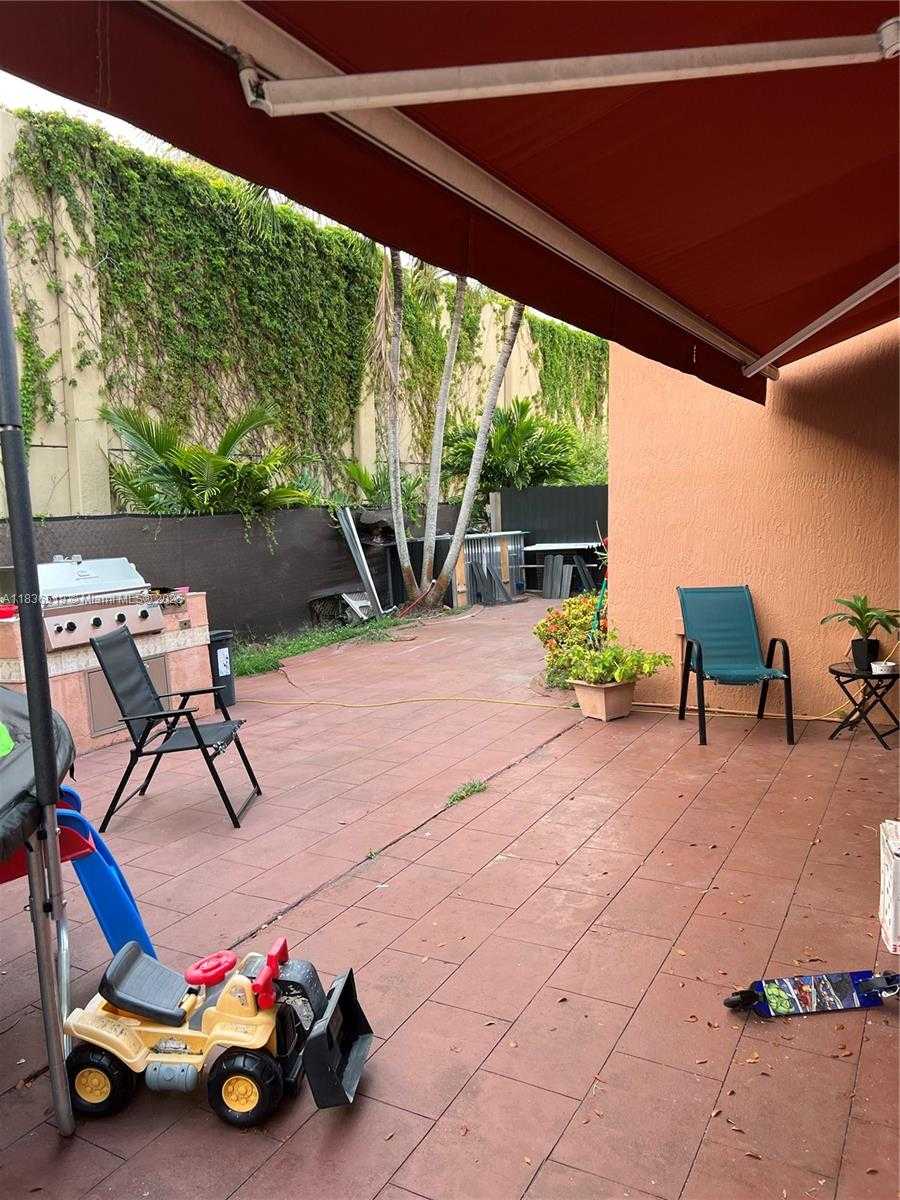 Small Image of 18122 NORTH WEST 91ST CT, Hialeah Number 5