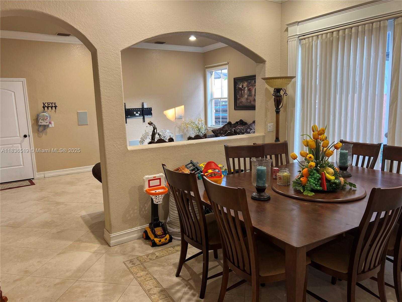 Small Image of 18122 NORTH WEST 91ST CT, Hialeah Number 9
