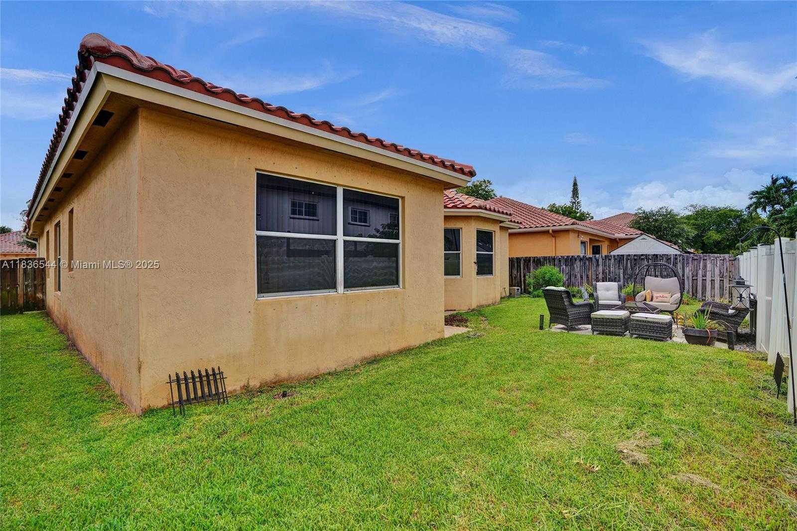 Small Image of 12833 SOUTH WEST 50TH CT, Miramar Number 4