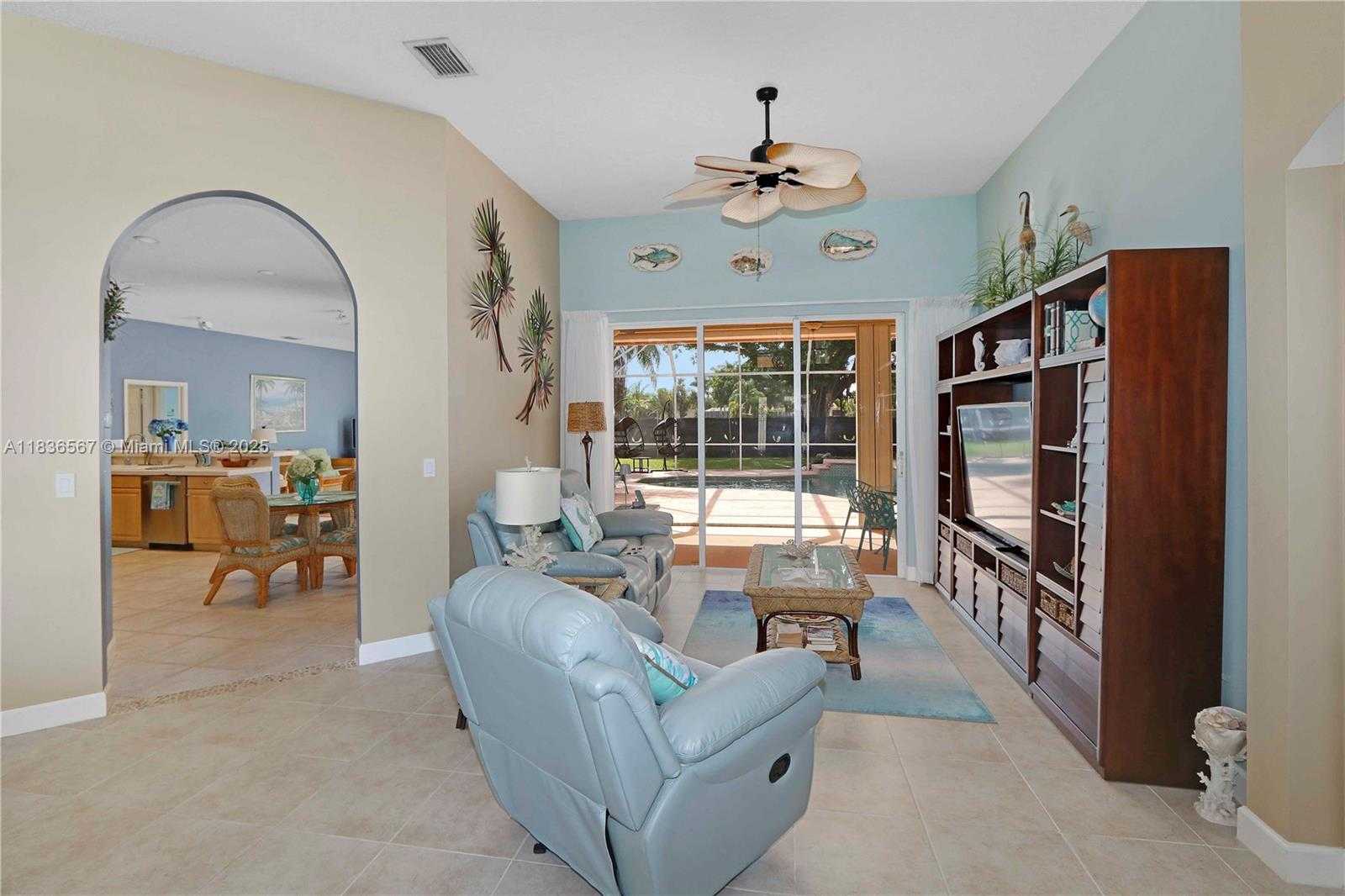 Small Image of 2725 FAIRWAYS DR, Homestead Number 3