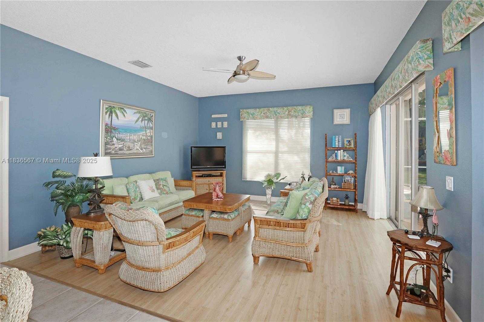 Small Image of 2725 FAIRWAYS DR, Homestead Number 8