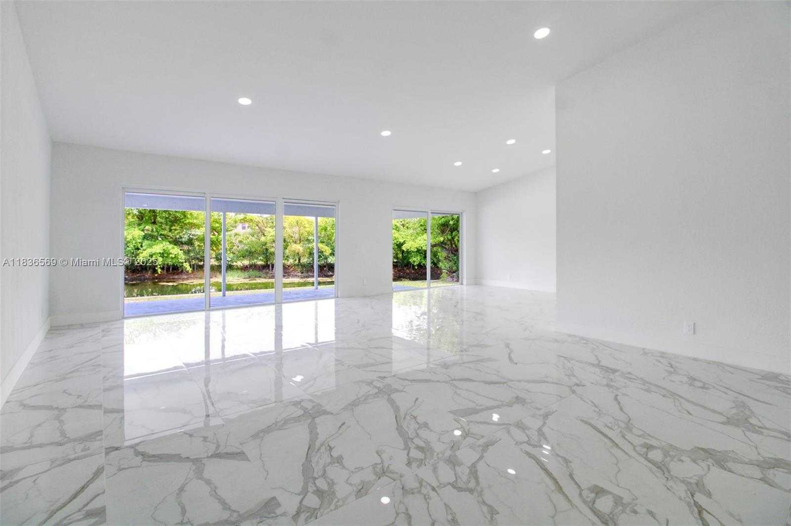 Small Image of 4808 MANGO DR, Tamarac Number 24
