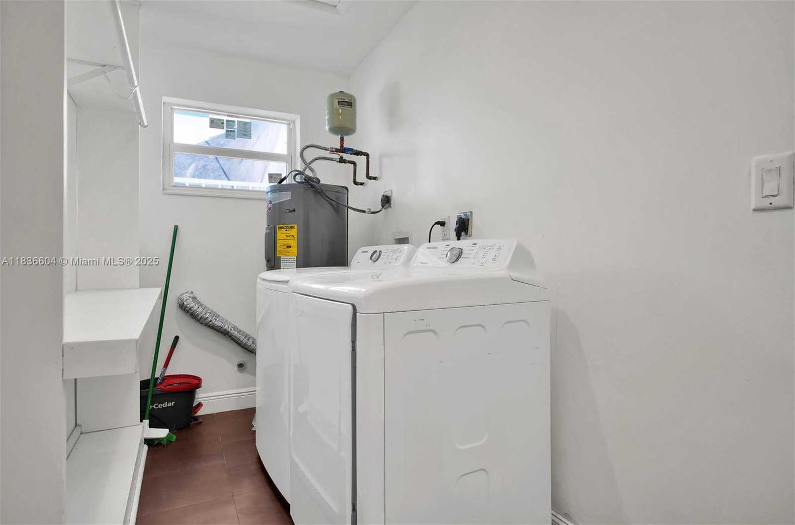 Small Image of 4721 WEST PARK RD, Hollywood Number 31