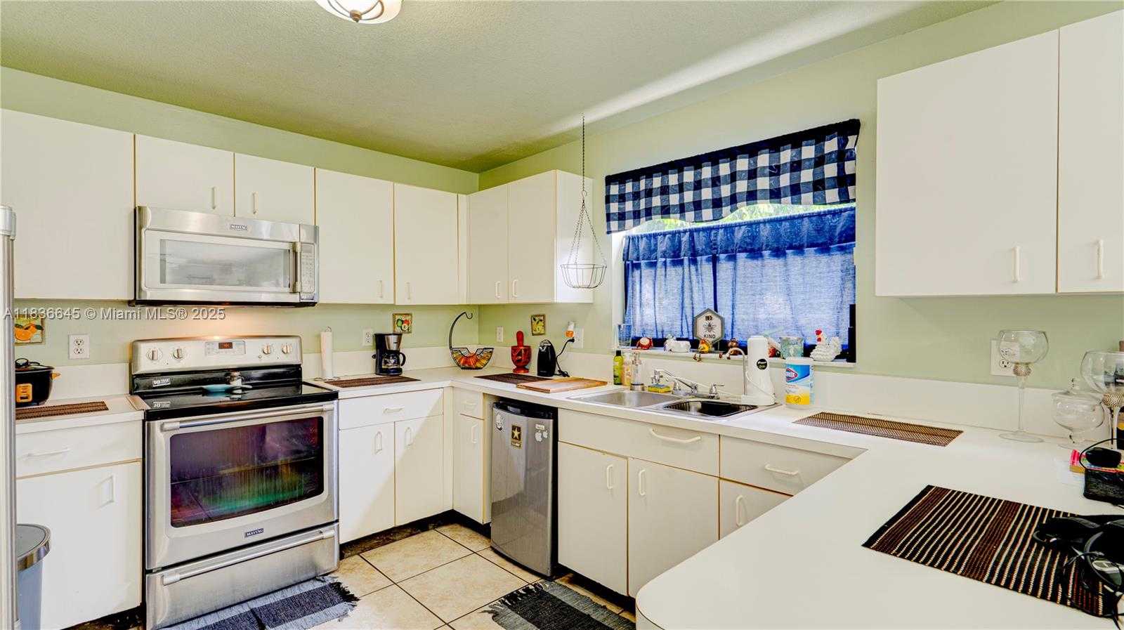 Small Image of 8740 SOUTH WEST 214TH TER, Cutler Bay Number 20