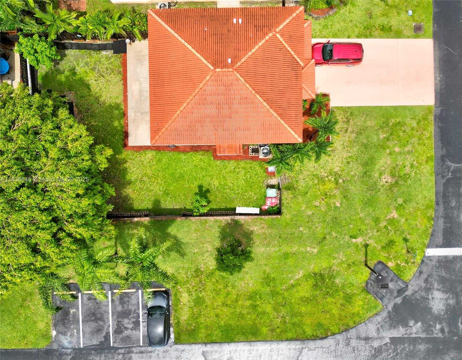 Small Image of 8740 SOUTH WEST 214TH TER, Cutler Bay Number 4