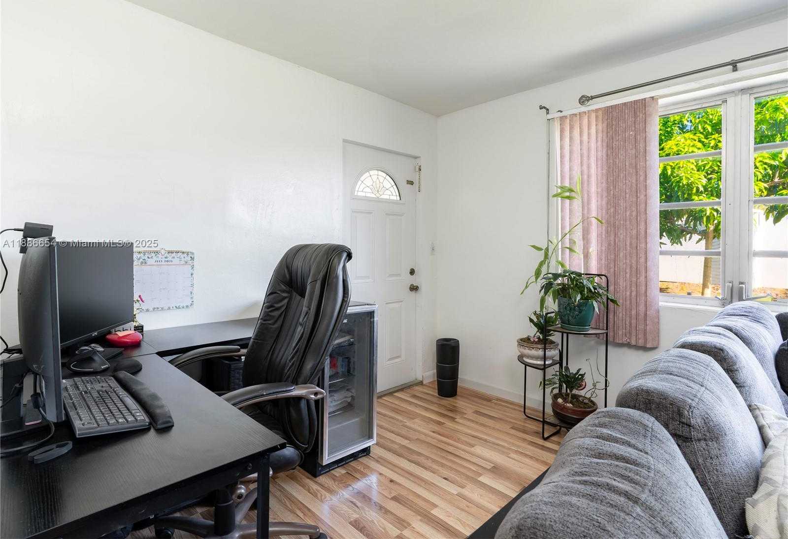 Small Image of 6530 TYLER ST, Hollywood Number 12
