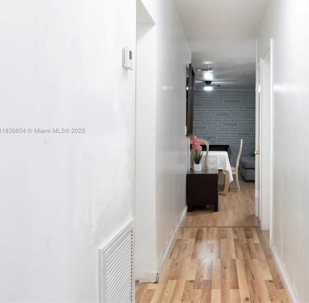 Small Image of 6530 TYLER ST, Hollywood Number 13