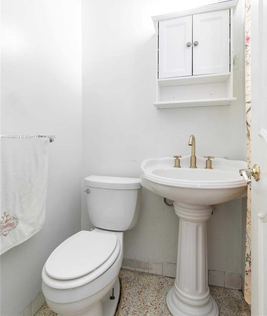 Small Image of 6530 TYLER ST, Hollywood Number 15