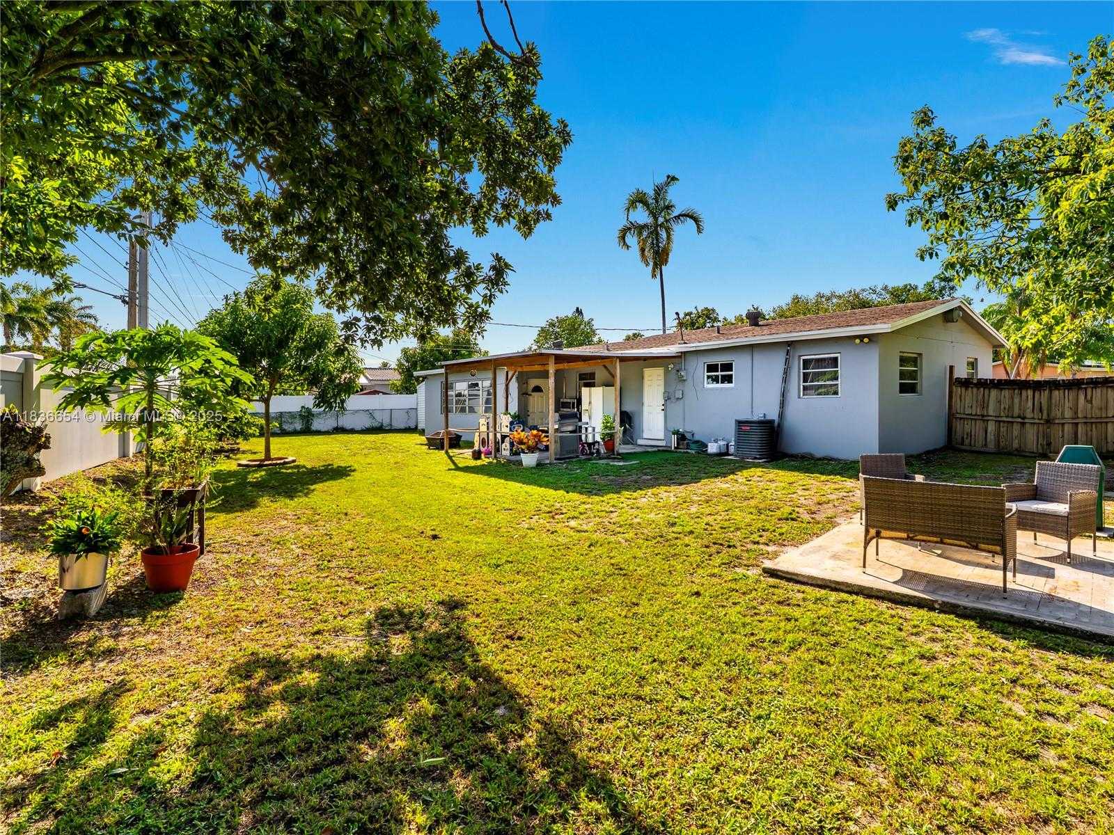 Small Image of 6530 TYLER ST, Hollywood Number 16
