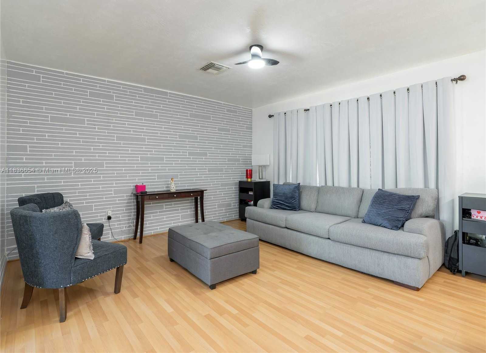 Small Image of 6530 TYLER ST, Hollywood Number 3