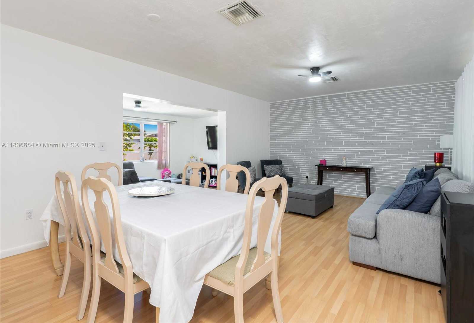 Small Image of 6530 TYLER ST, Hollywood Number 4