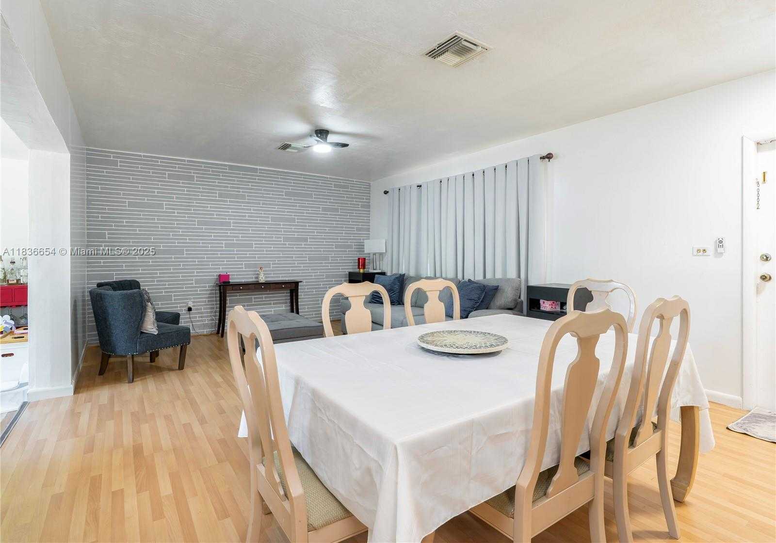 Small Image of 6530 TYLER ST, Hollywood Number 5