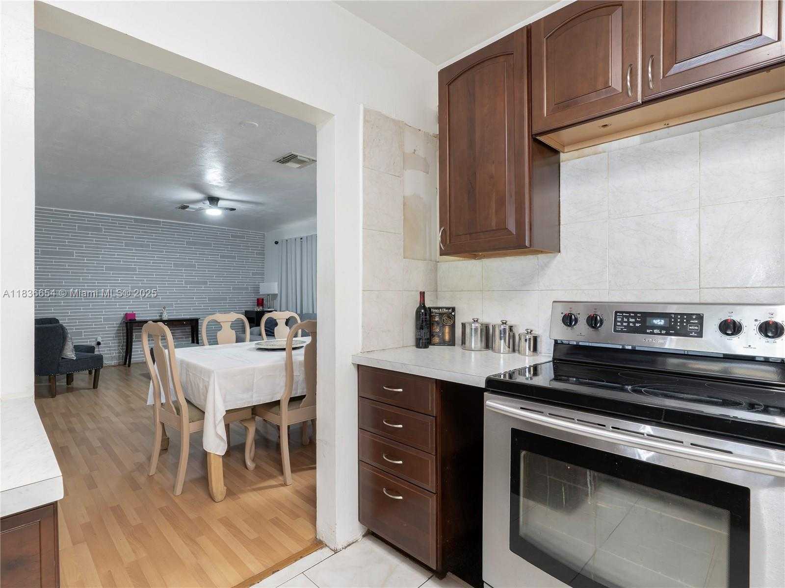 Small Image of 6530 TYLER ST, Hollywood Number 6