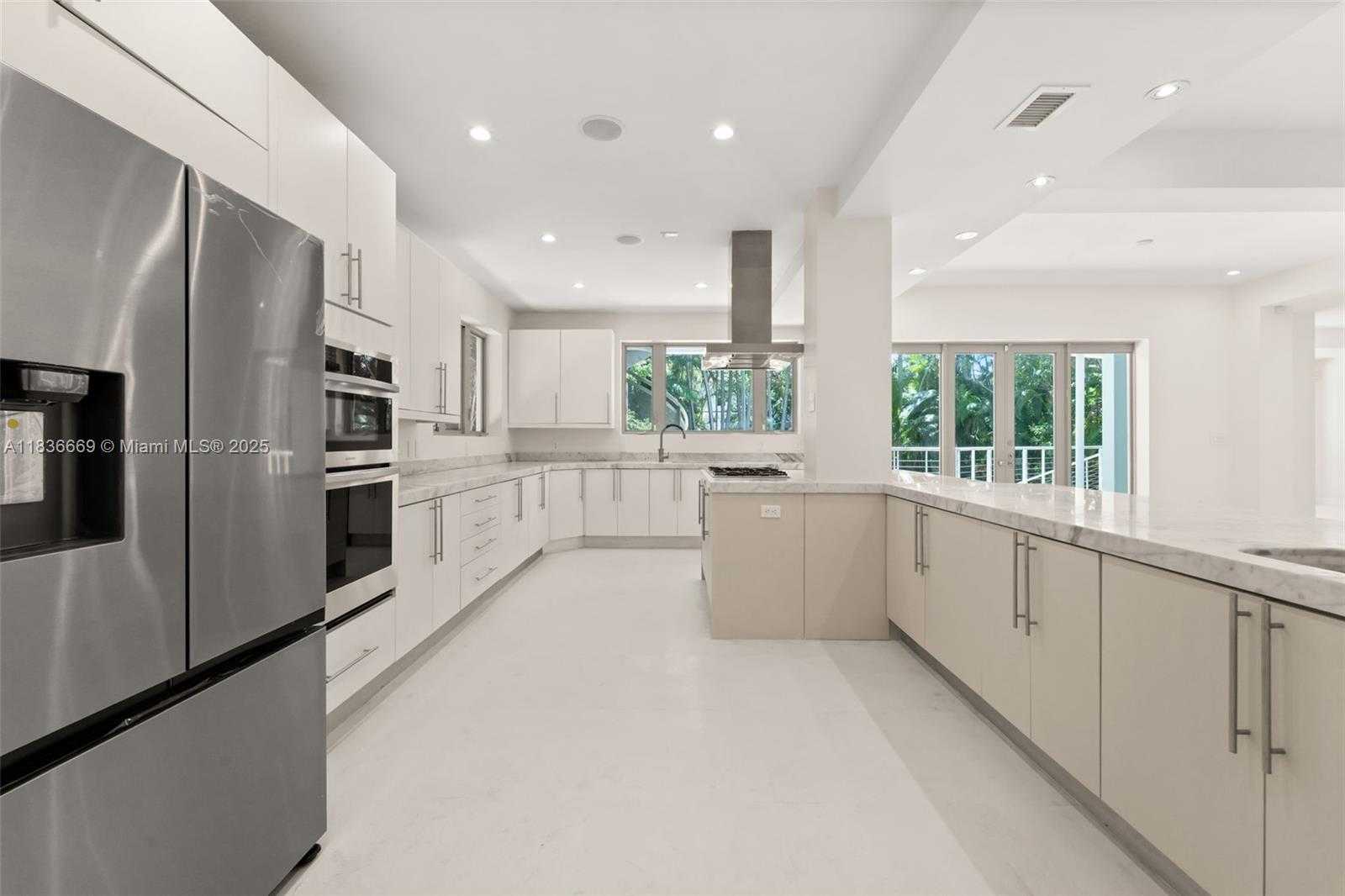 Small Image of 5625 NORTH BAY RD, Miami Beach Number 10