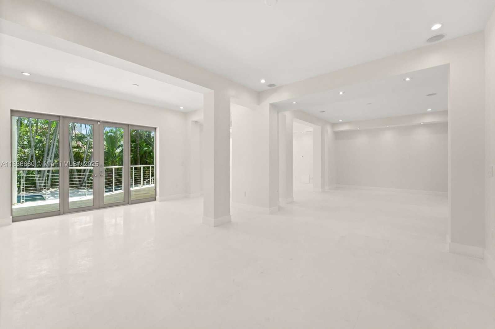 Small Image of 5625 NORTH BAY RD, Miami Beach Number 12