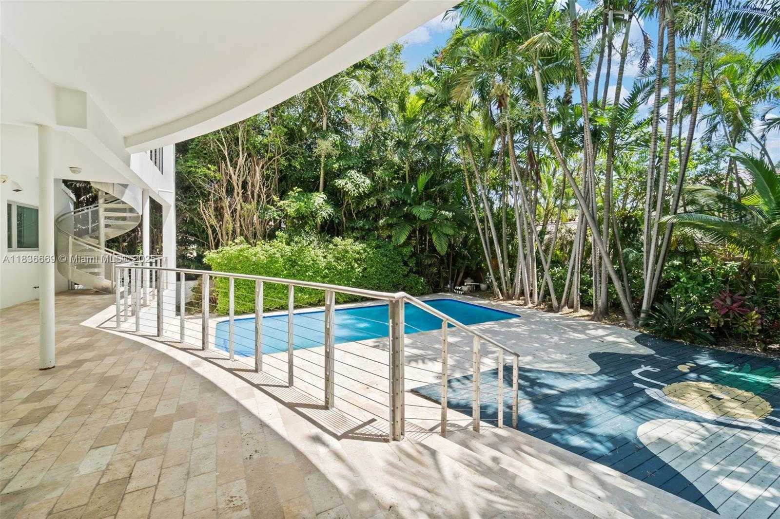Small Image of 5625 NORTH BAY RD, Miami Beach Number 15