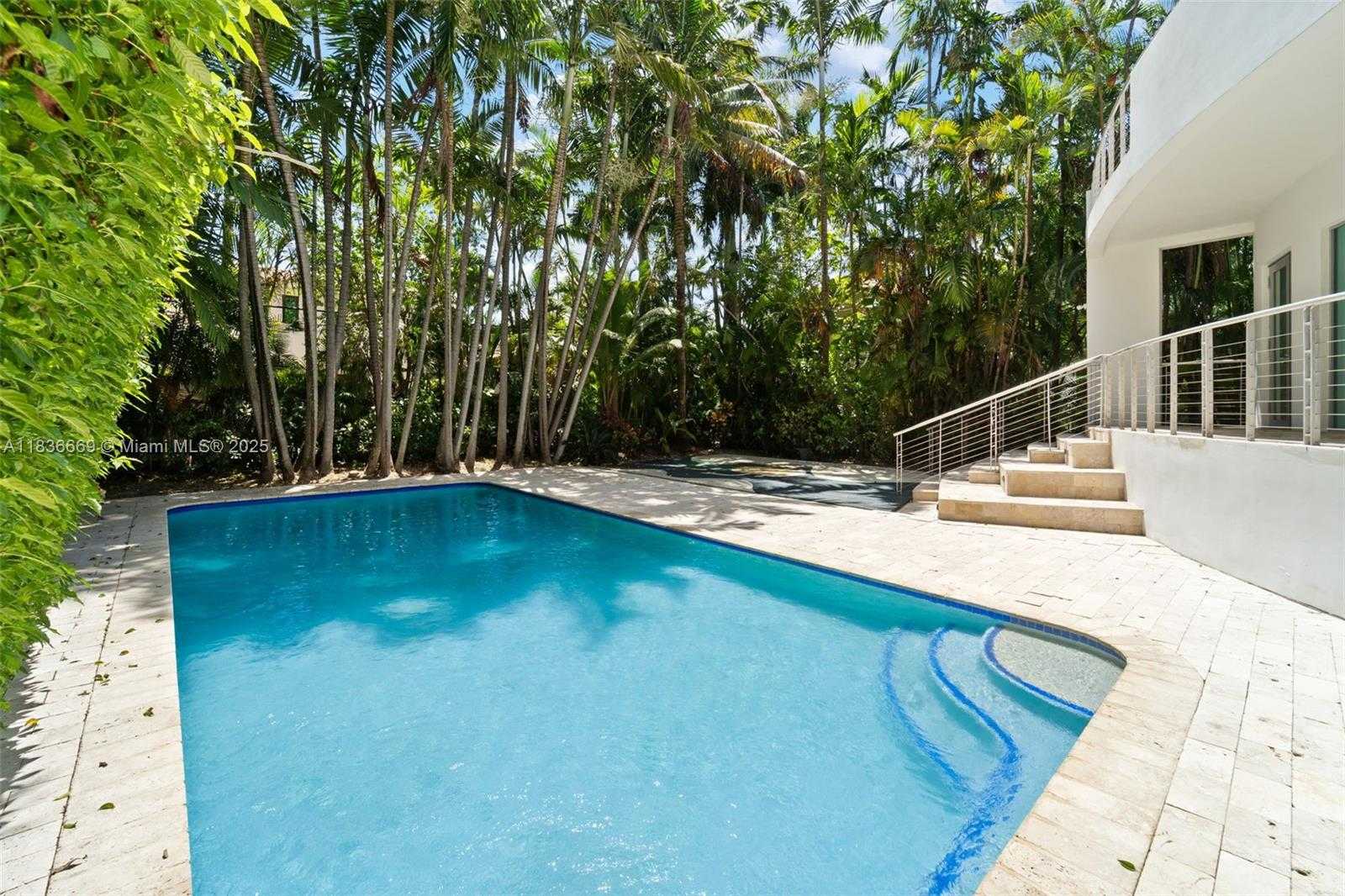 Small Image of 5625 NORTH BAY RD, Miami Beach Number 17