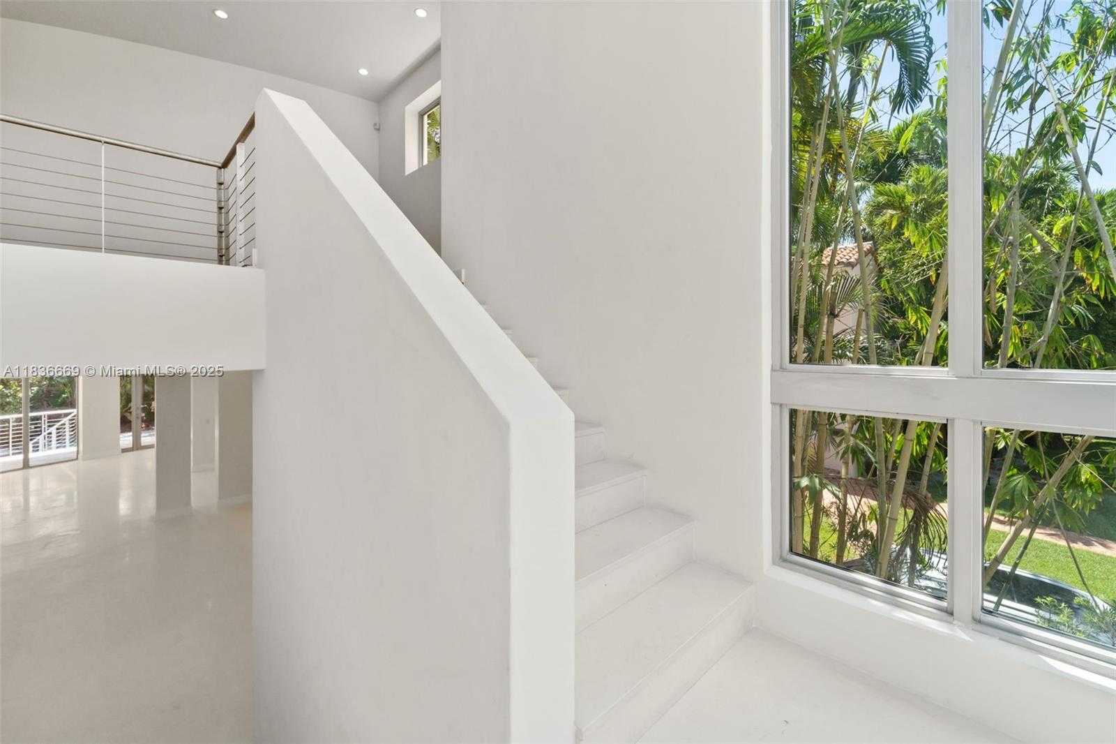 Small Image of 5625 NORTH BAY RD, Miami Beach Number 18