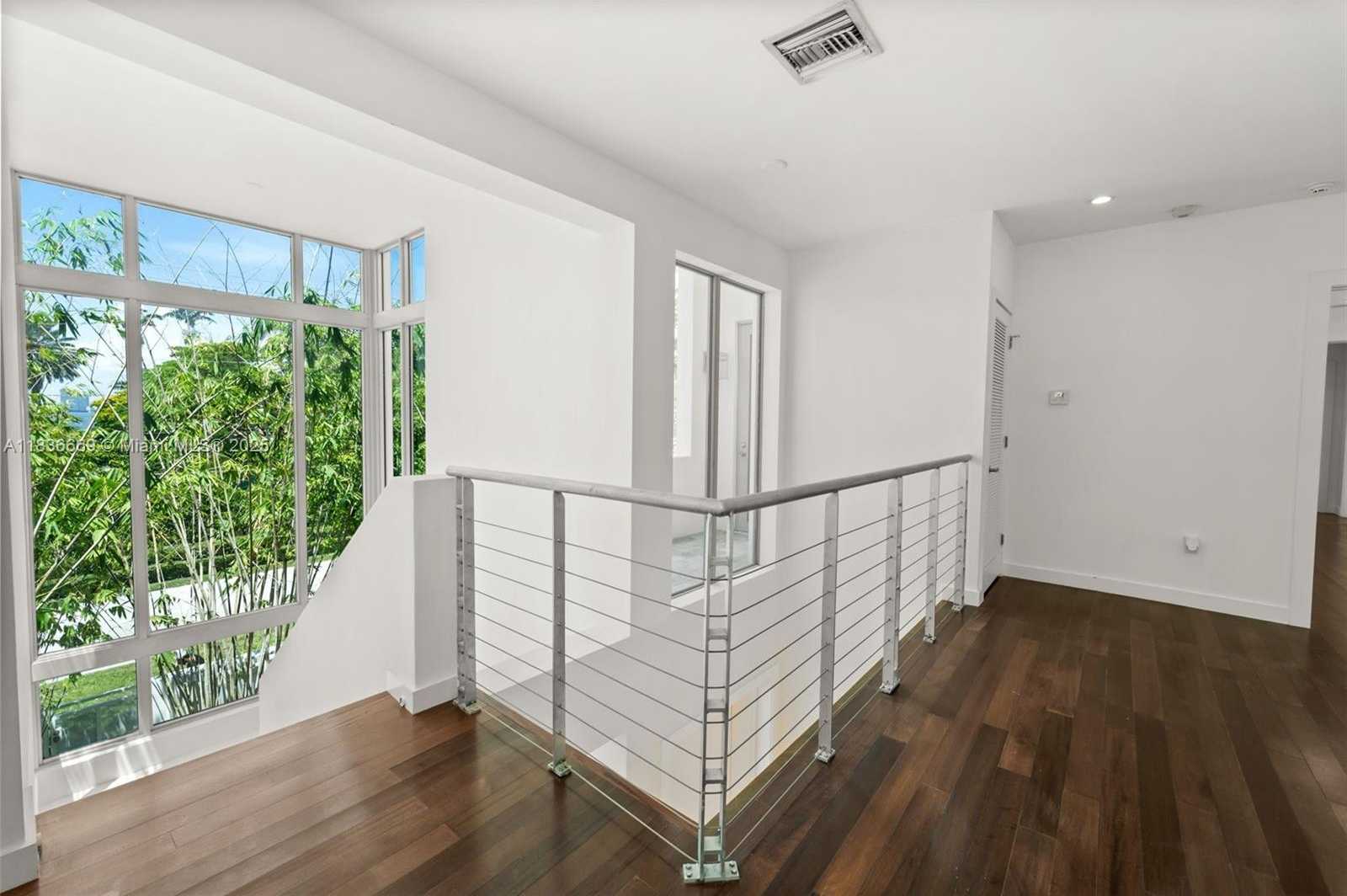 Small Image of 5625 NORTH BAY RD, Miami Beach Number 19