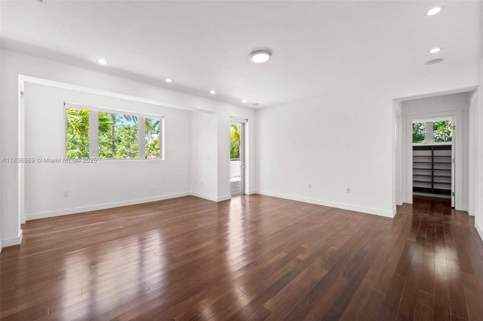 Small Image of 5625 NORTH BAY RD, Miami Beach Number 20