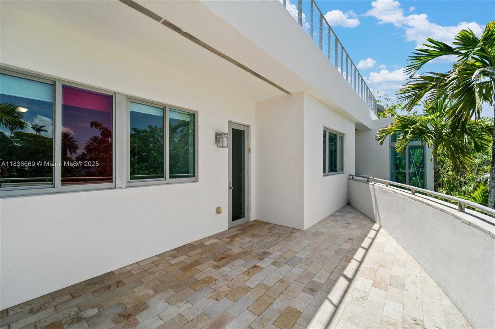 Small Image of 5625 NORTH BAY RD, Miami Beach Number 24