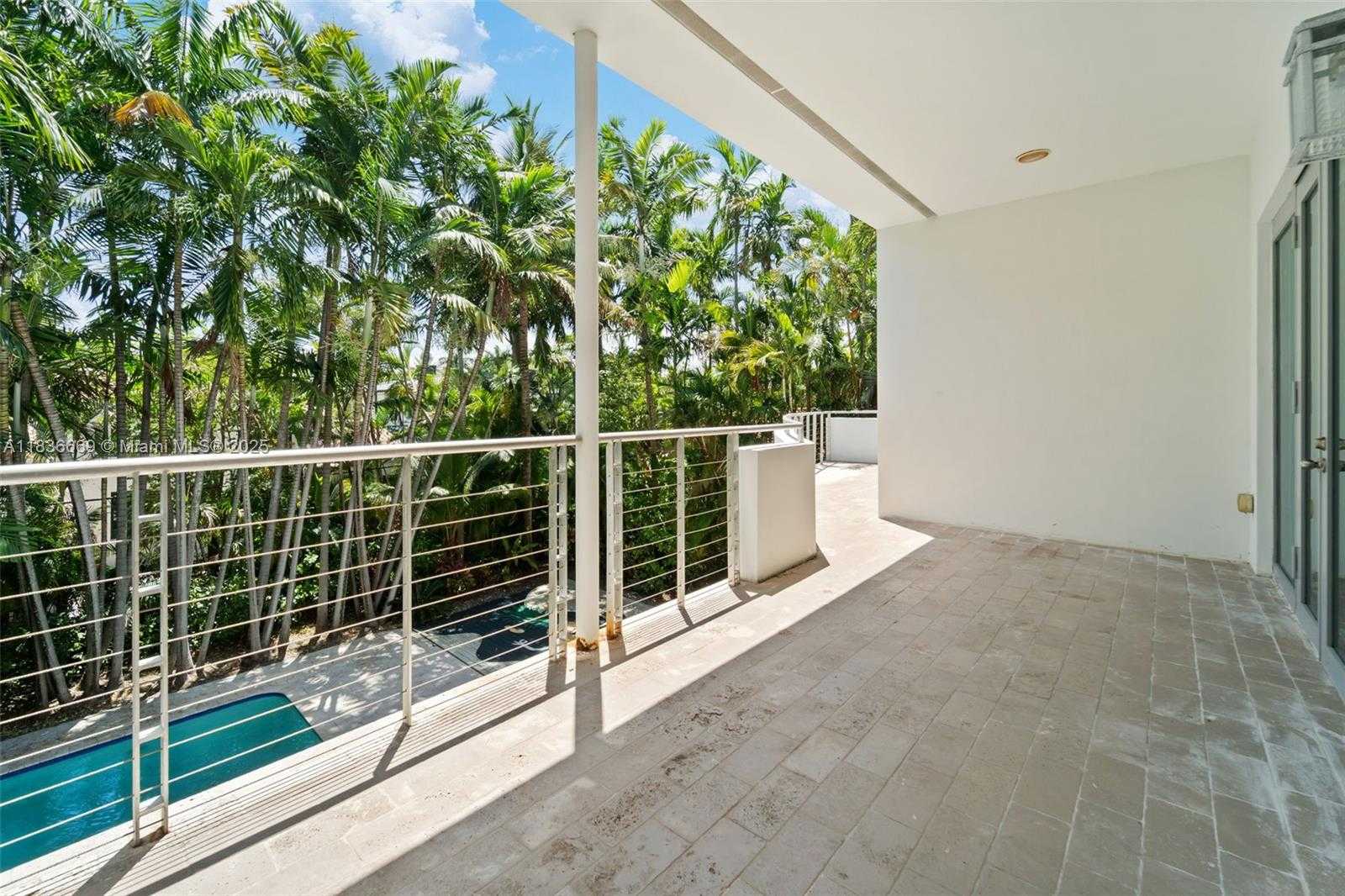 Small Image of 5625 NORTH BAY RD, Miami Beach Number 27