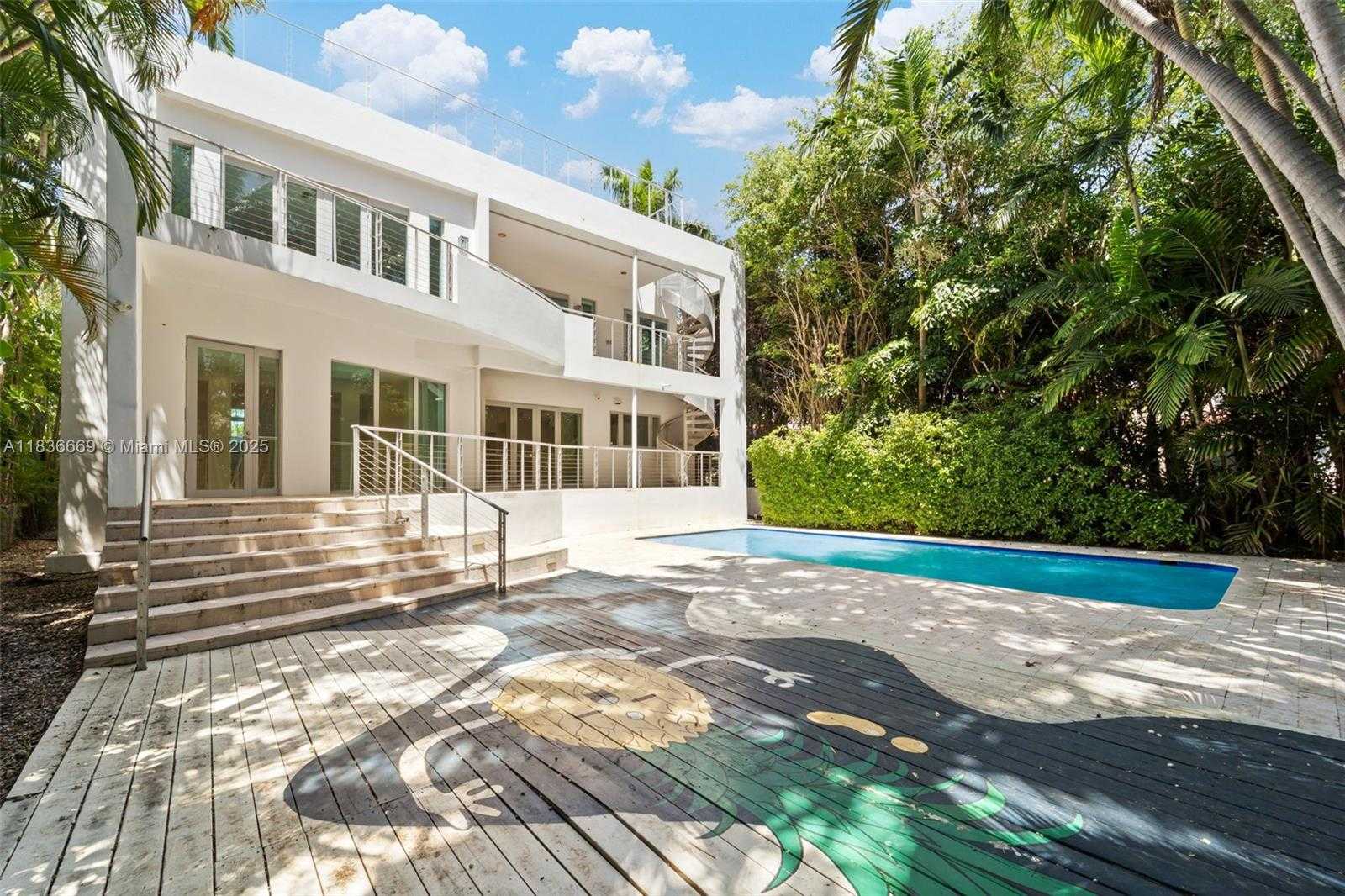 Small Image of 5625 NORTH BAY RD, Miami Beach Number 3