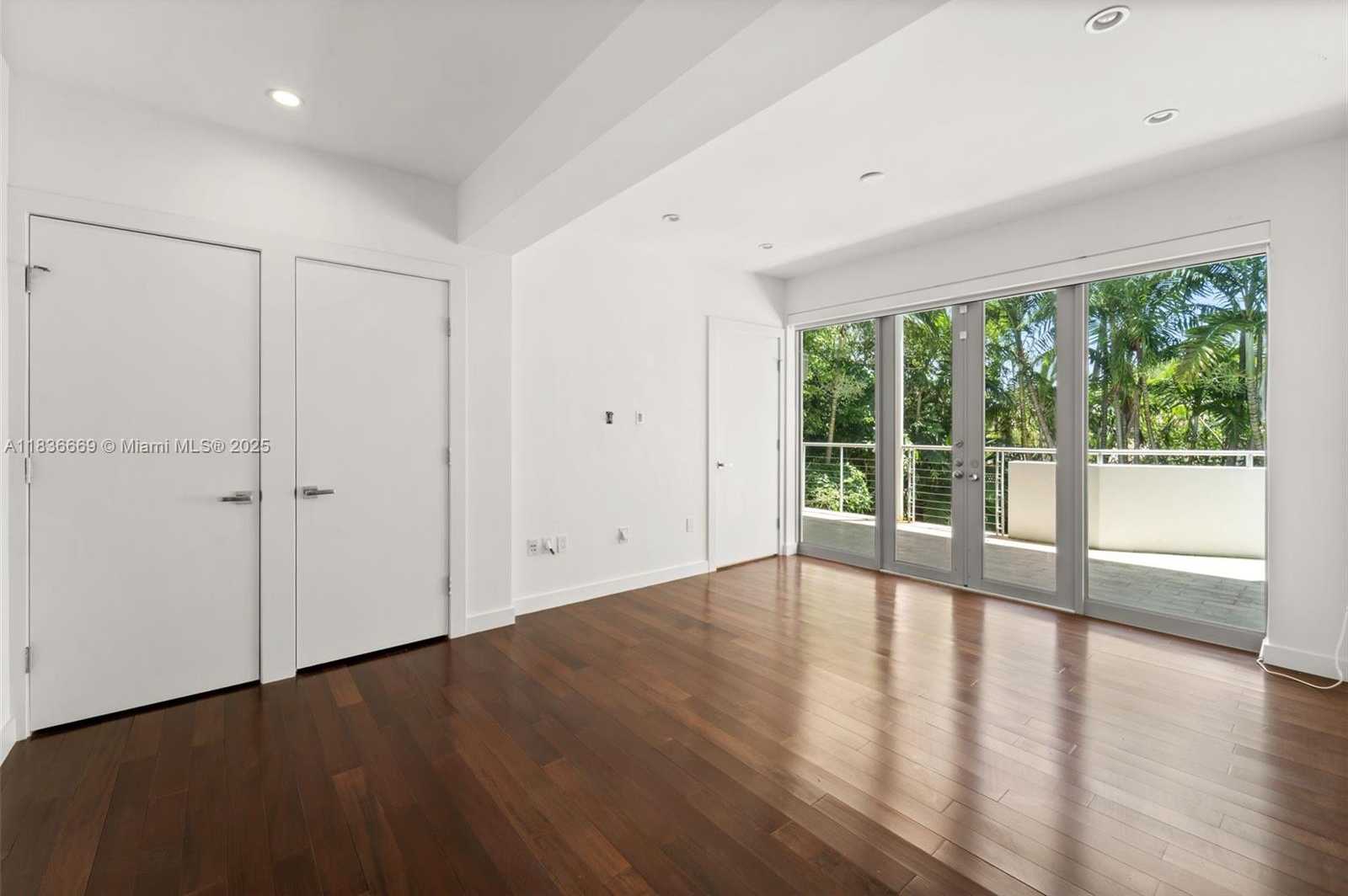 Small Image of 5625 NORTH BAY RD, Miami Beach Number 30