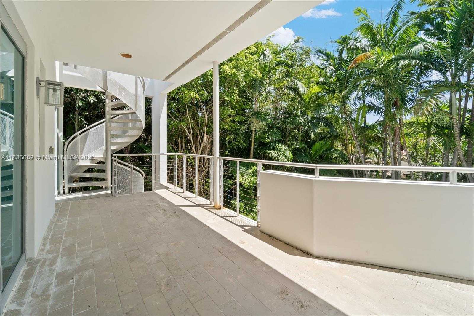 Small Image of 5625 NORTH BAY RD, Miami Beach Number 32