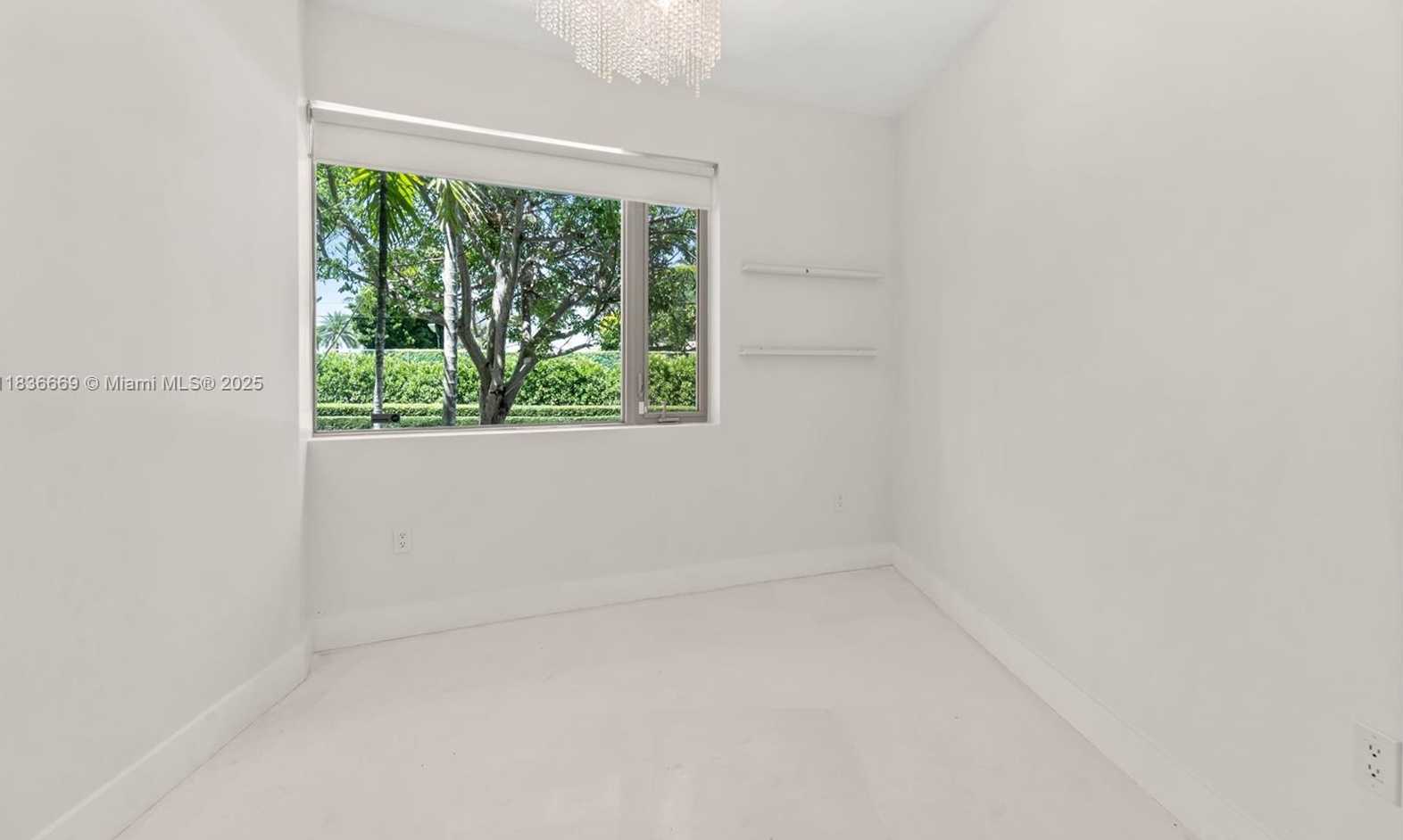 Small Image of 5625 NORTH BAY RD, Miami Beach Number 33