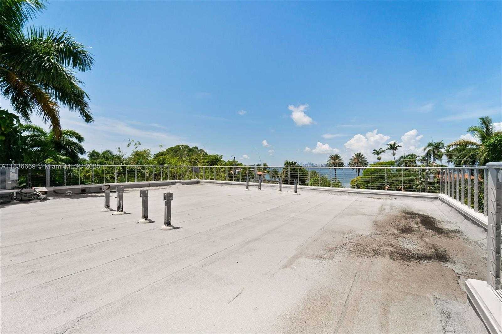 Small Image of 5625 NORTH BAY RD, Miami Beach Number 35
