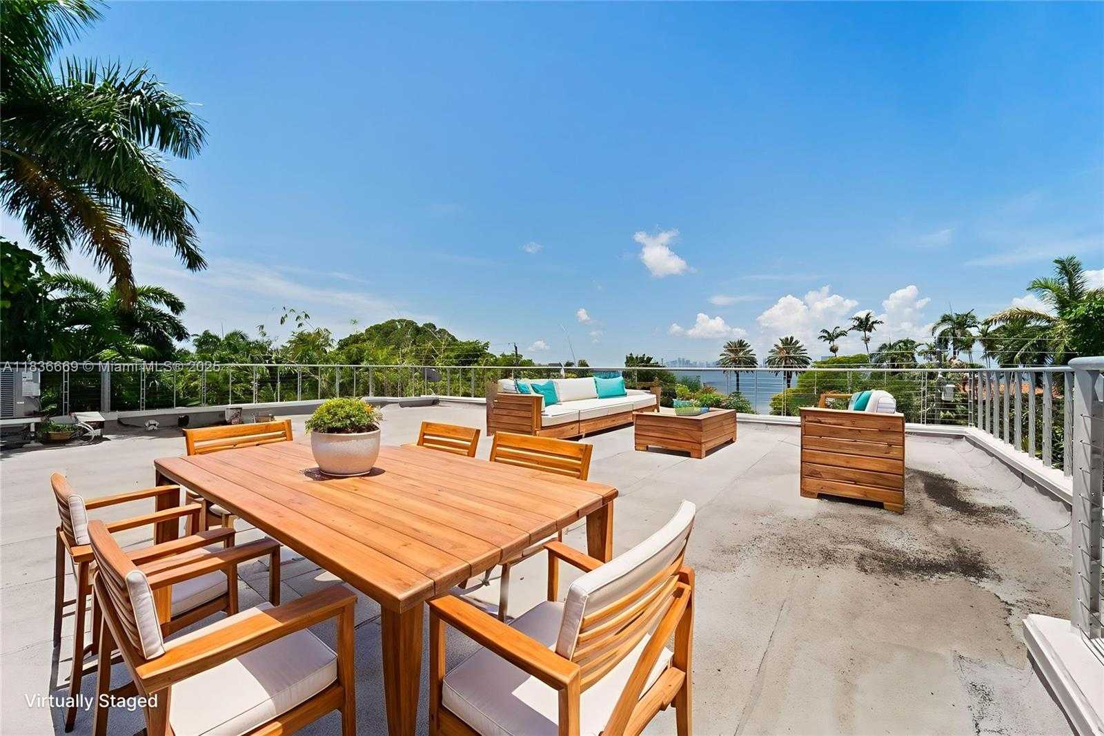 Small Image of 5625 NORTH BAY RD, Miami Beach Number 36