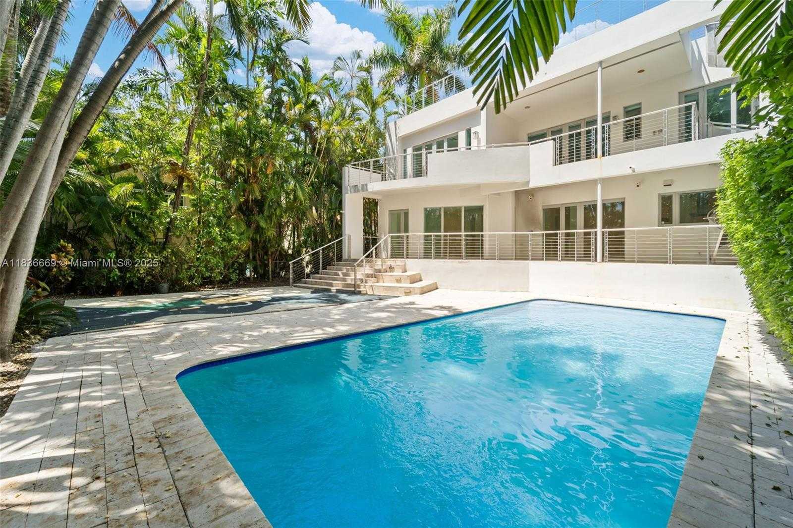 Small Image of 5625 NORTH BAY RD, Miami Beach Number 5
