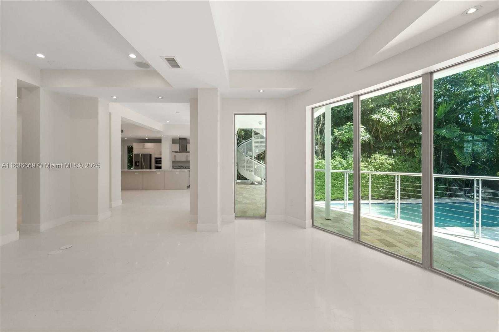 Small Image of 5625 NORTH BAY RD, Miami Beach Number 6