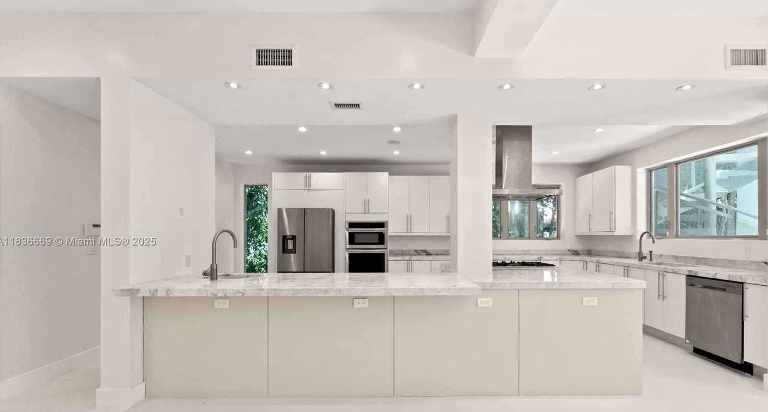 Small Image of 5625 NORTH BAY RD, Miami Beach Number 8