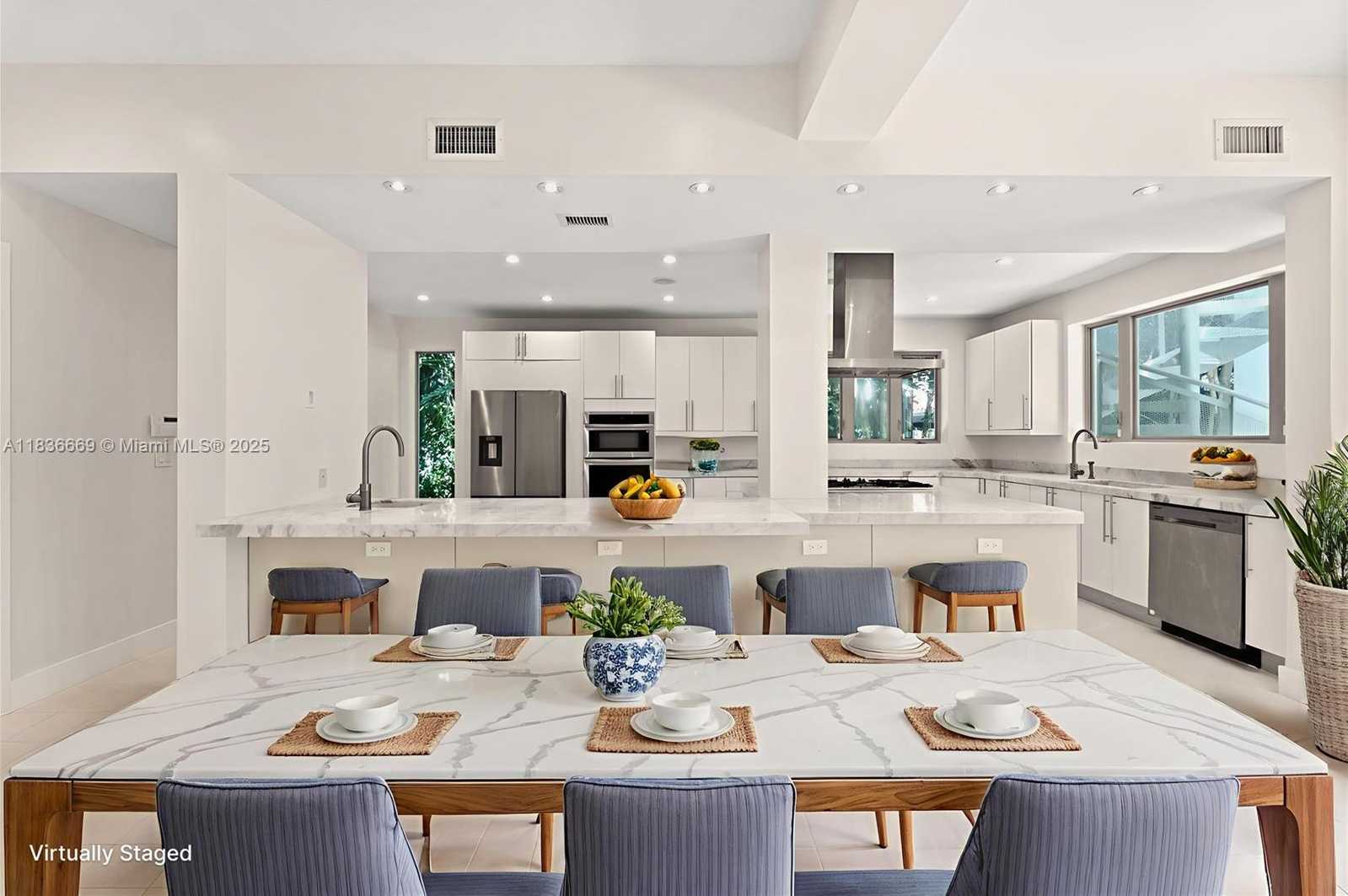 Small Image of 5625 NORTH BAY RD, Miami Beach Number 9
