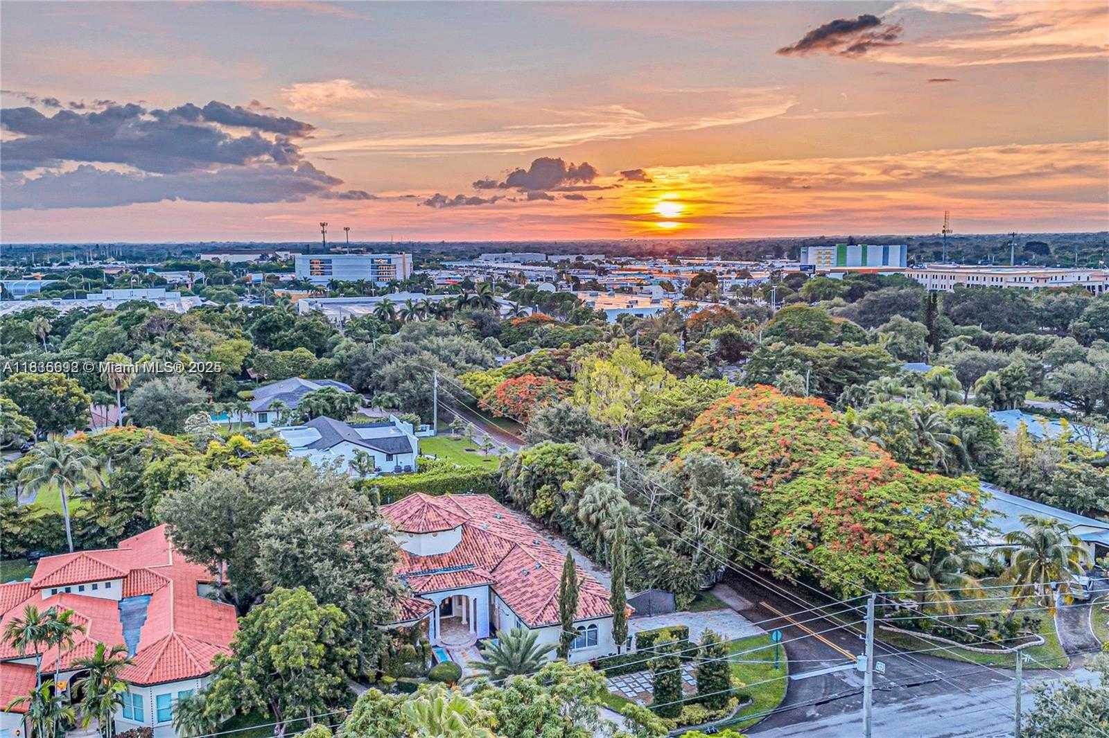 Small Image of 13400 SOUTH WEST 83RD AVE, Pinecrest Number 48