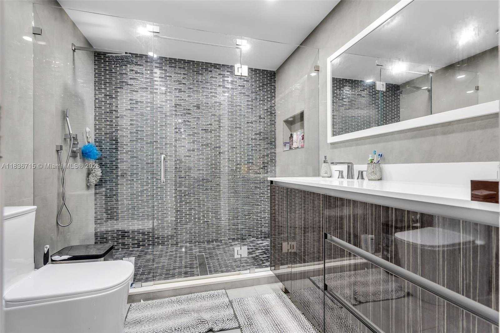 Small Image of 8241 NORTH WEST 182ND ST, Hialeah Number 22