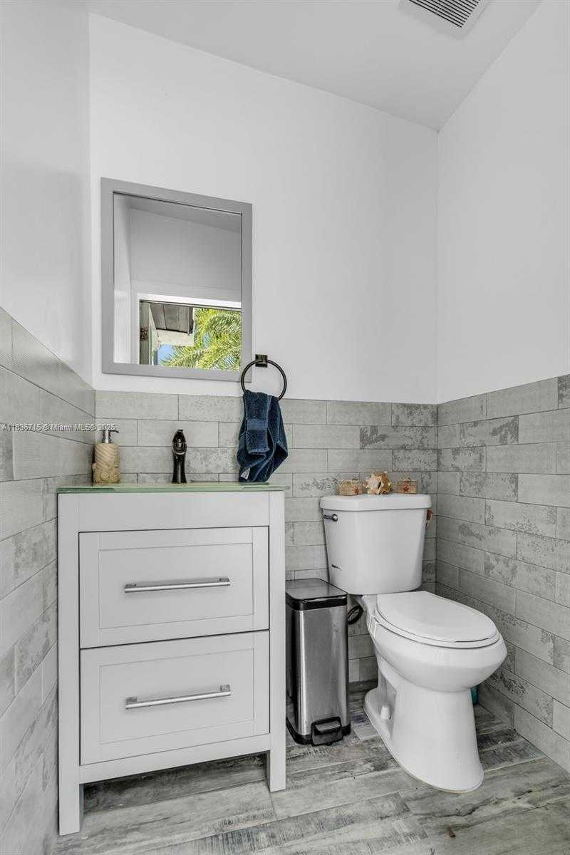 Small Image of 8241 NORTH WEST 182ND ST, Hialeah Number 23