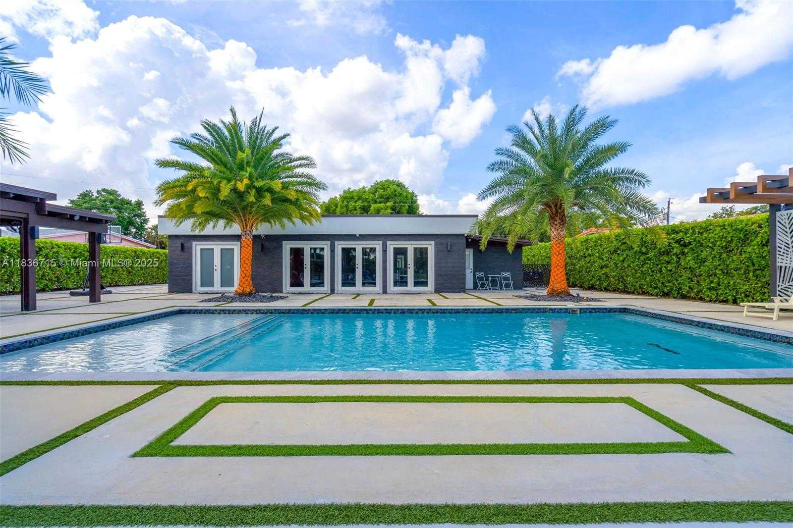 Small Image of 8241 NORTH WEST 182ND ST, Hialeah Number 37