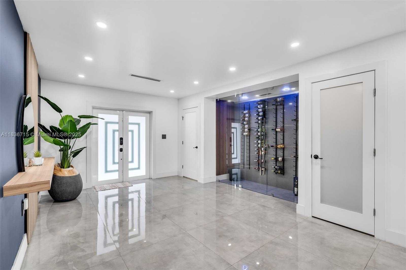 Small Image of 8241 NORTH WEST 182ND ST, Hialeah Number 5