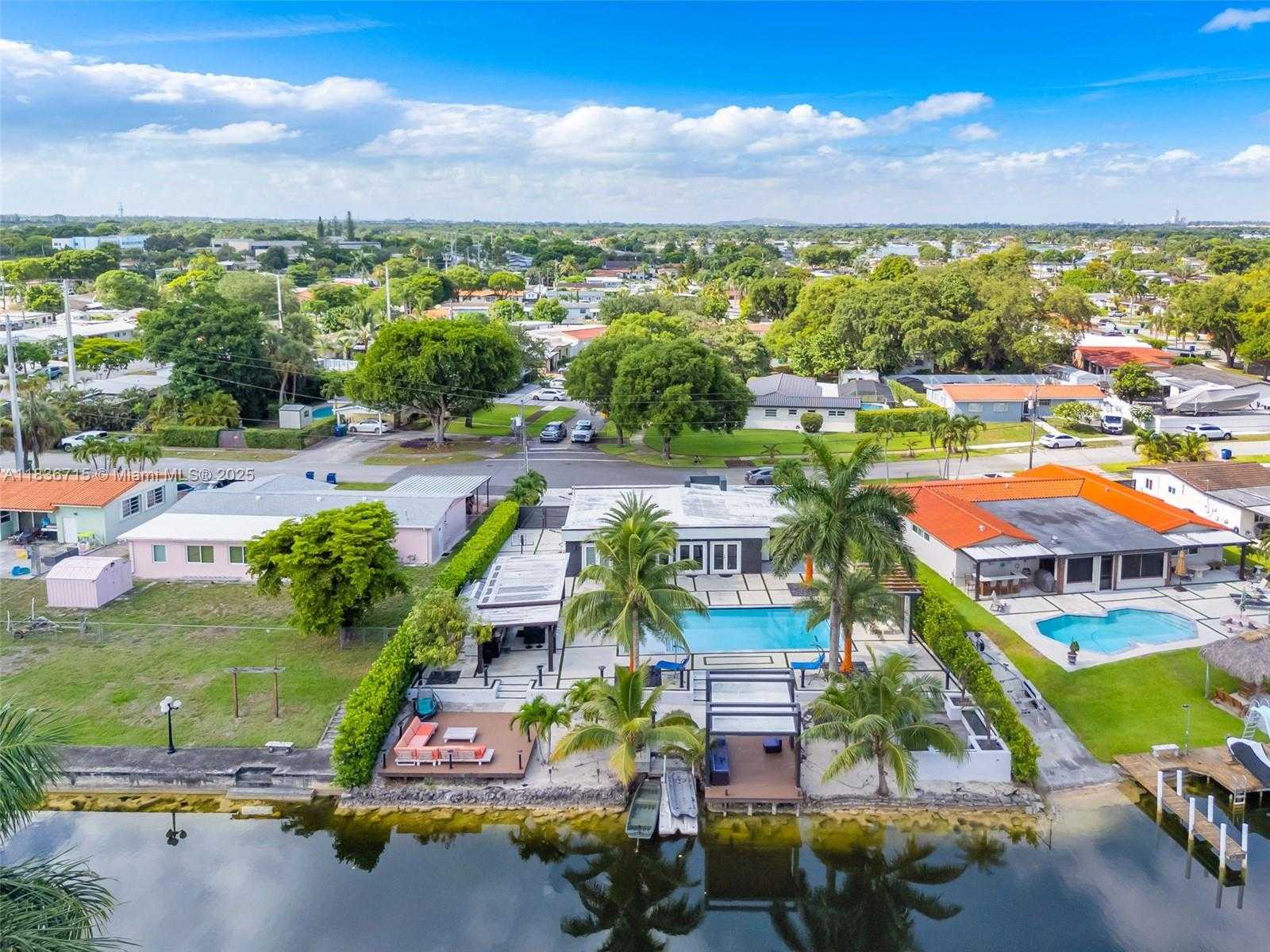 Small Image of 8241 NORTH WEST 182ND ST, Hialeah Number 55