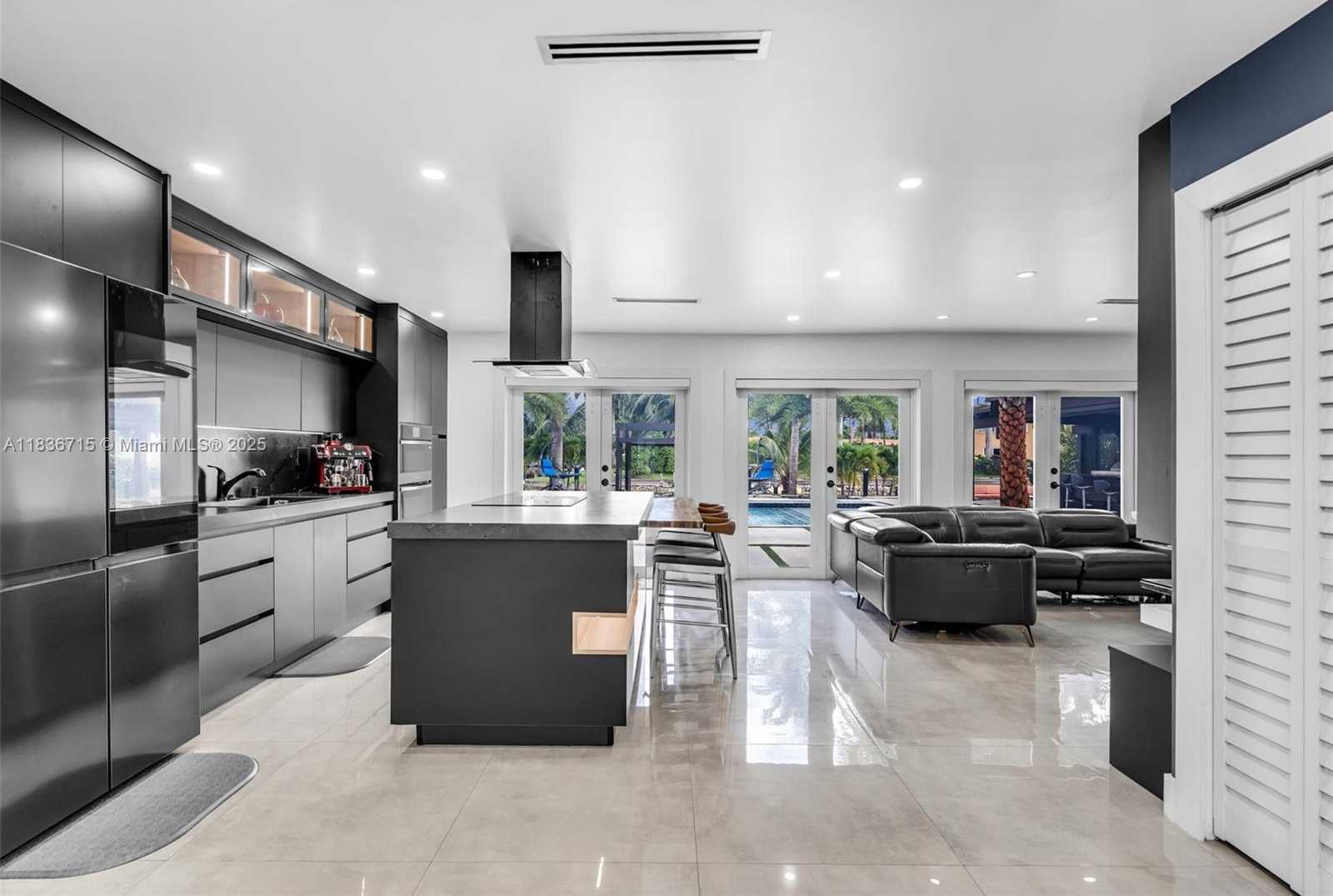 Small Image of 8241 NORTH WEST 182ND ST, Hialeah Number 7