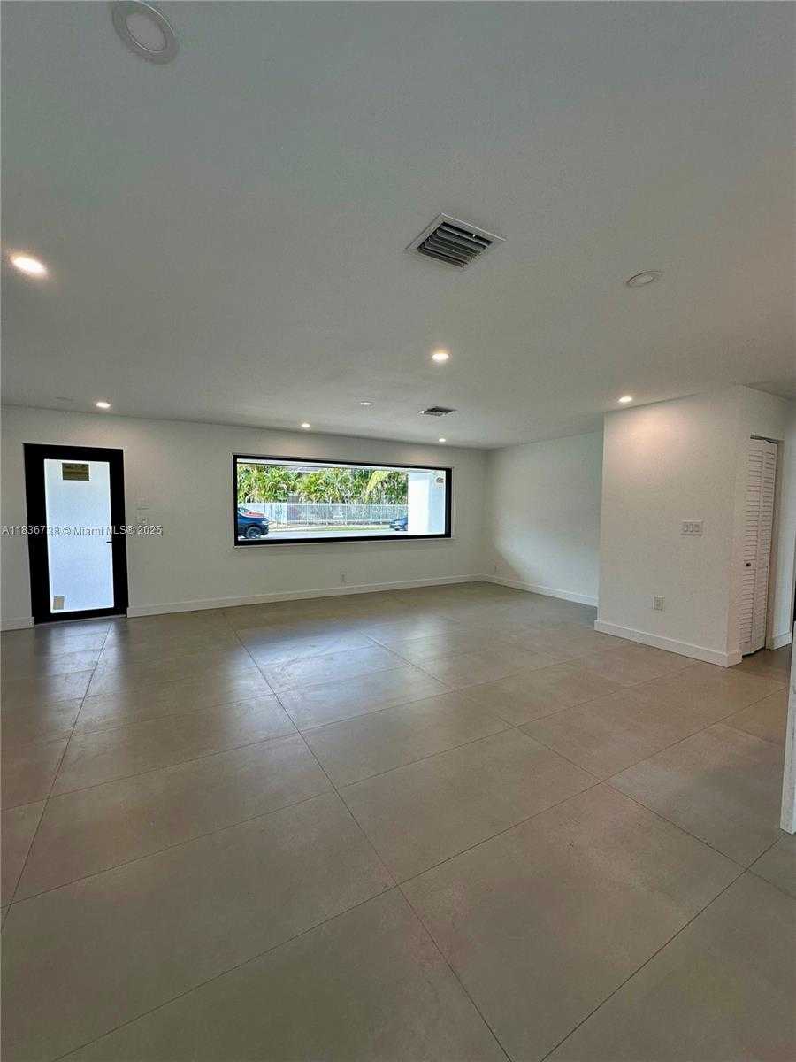 Small Image of 4901 WASHINGTON ST, Hollywood Number 11