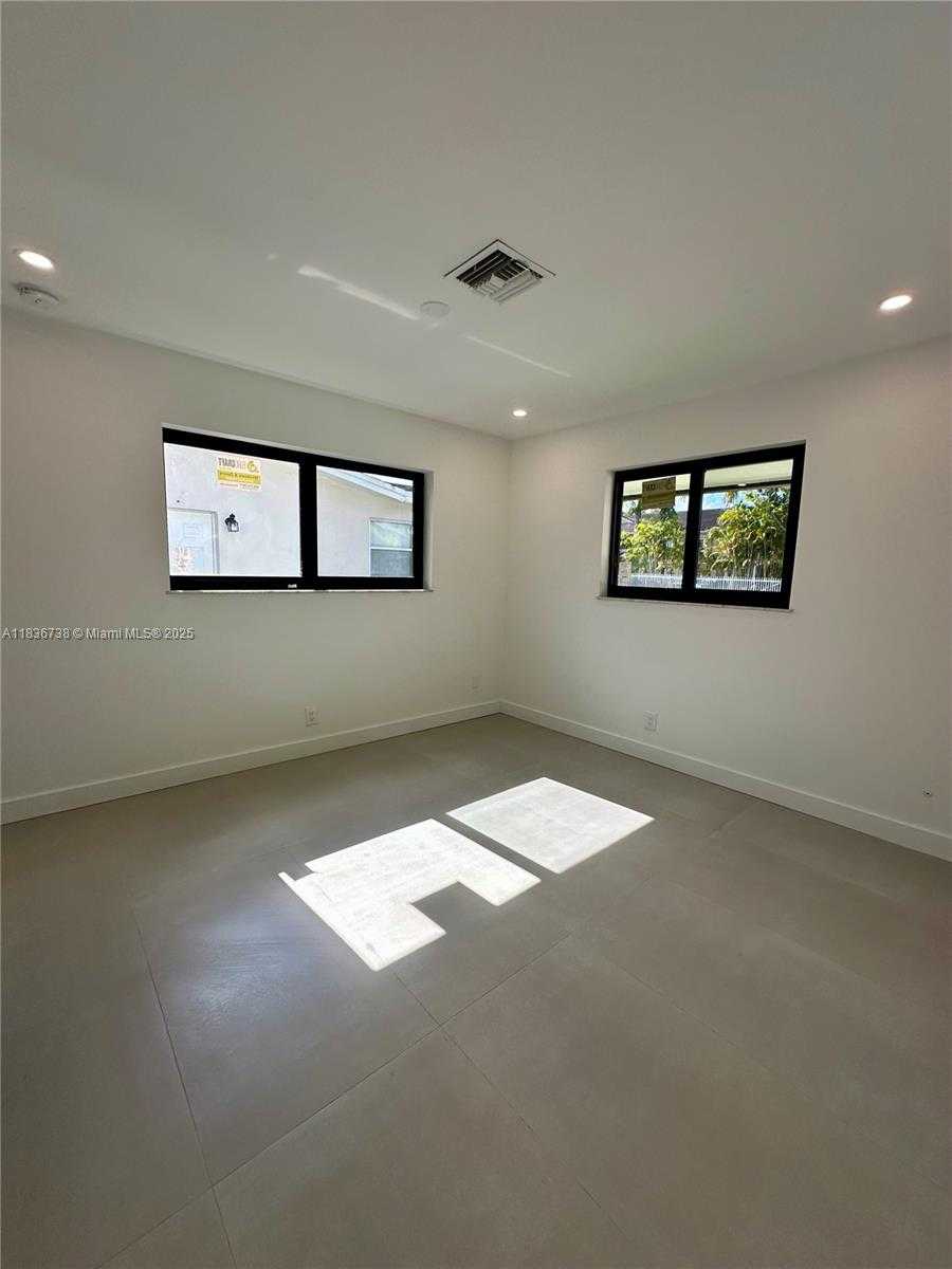 Small Image of 4901 WASHINGTON ST, Hollywood Number 5