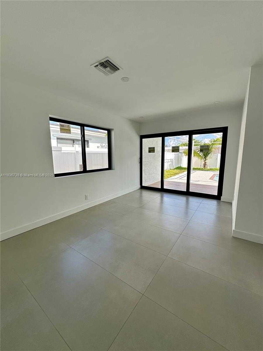 Small Image of 4901 WASHINGTON ST, Hollywood Number 6