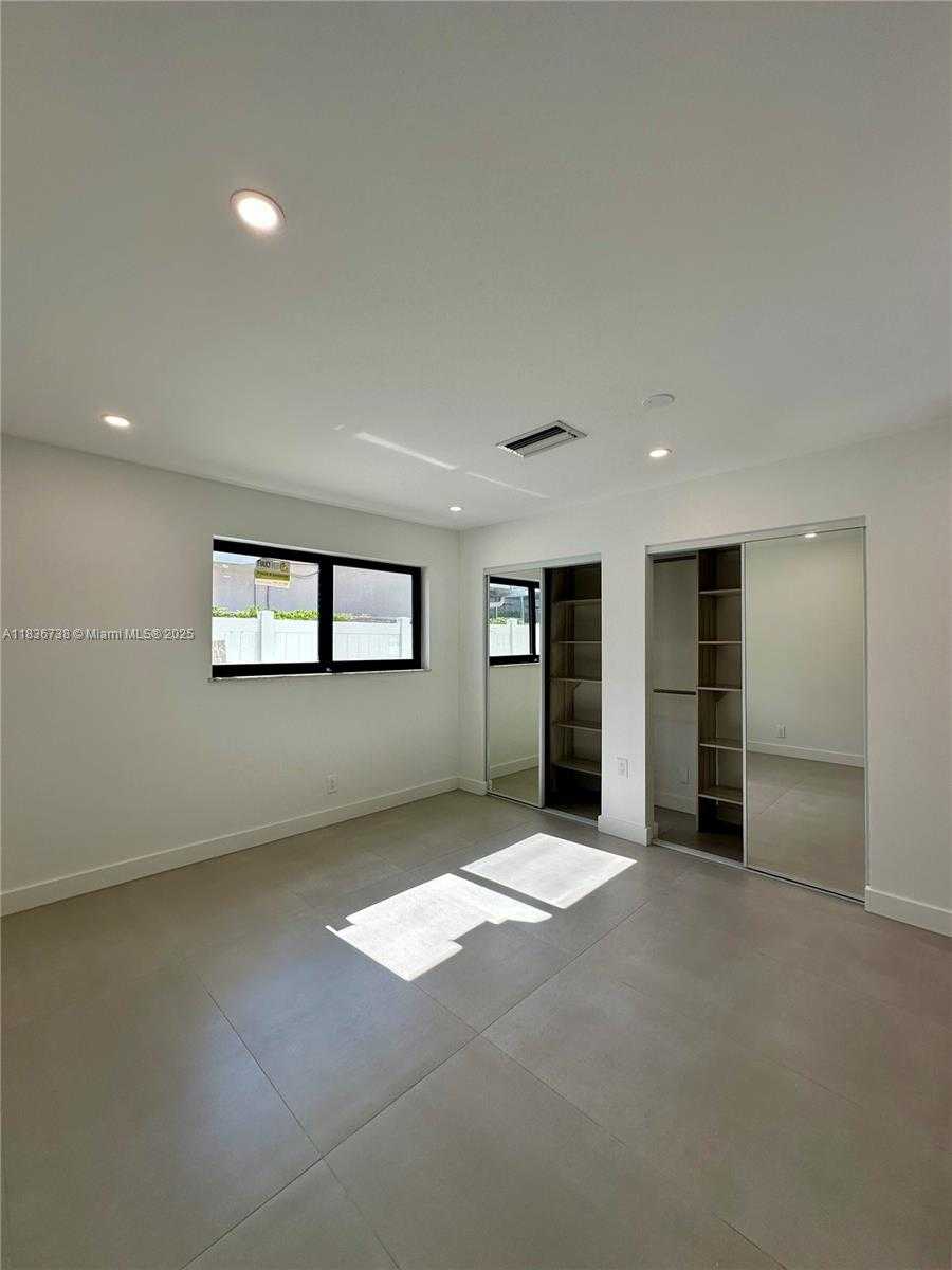 Small Image of 4901 WASHINGTON ST, Hollywood Number 7