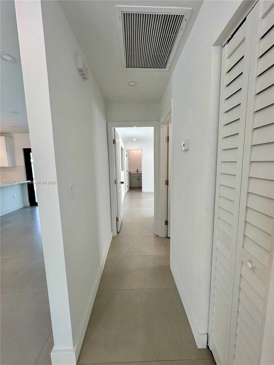 Small Image of 4901 WASHINGTON ST, Hollywood Number 9